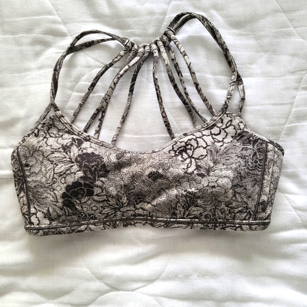 Lululemon sports bra